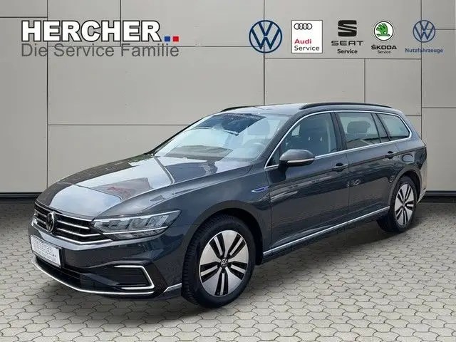 Photo 1 : Volkswagen Passat 2020 Hybrid