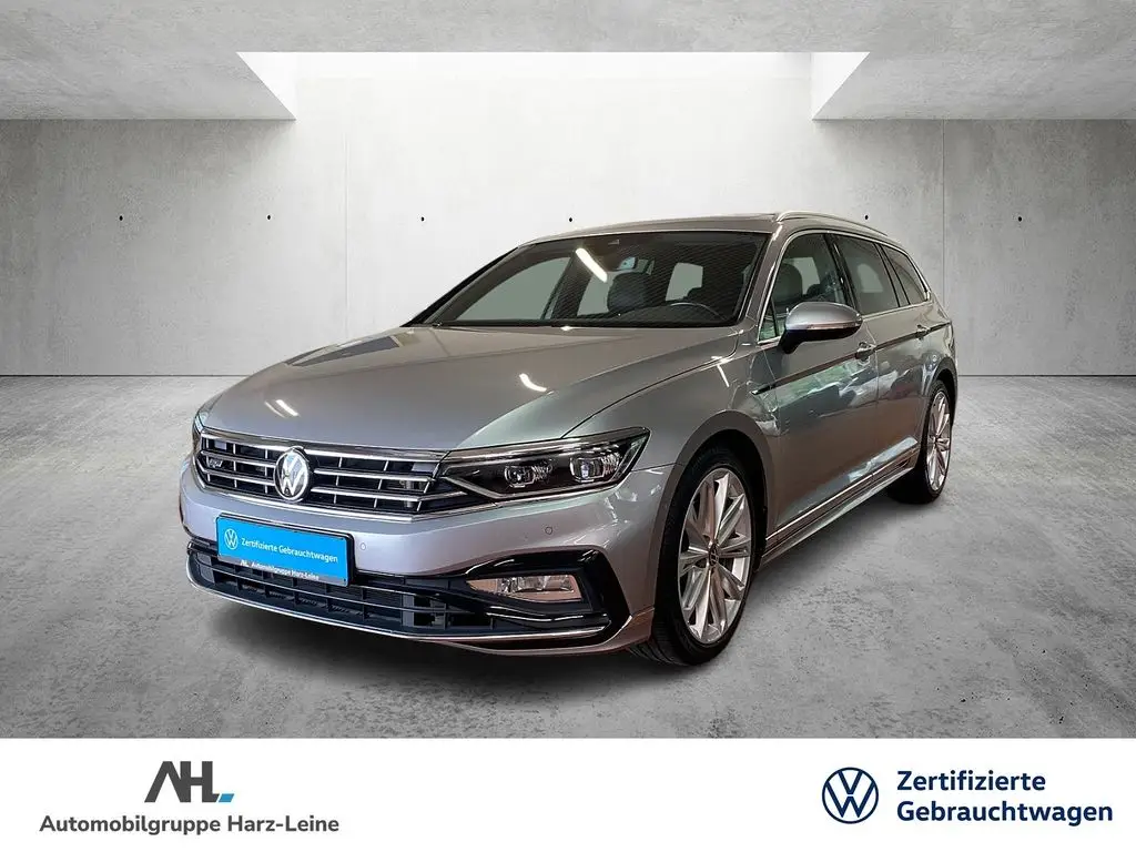 Photo 1 : Volkswagen Passat 2021 Essence