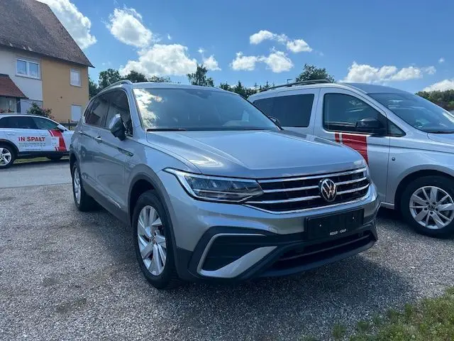 Photo 1 : Volkswagen Tiguan 2023 Petrol