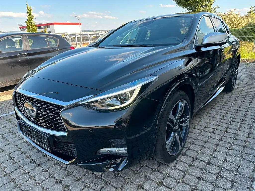 Photo 1 : Infiniti Q30 2016 Petrol