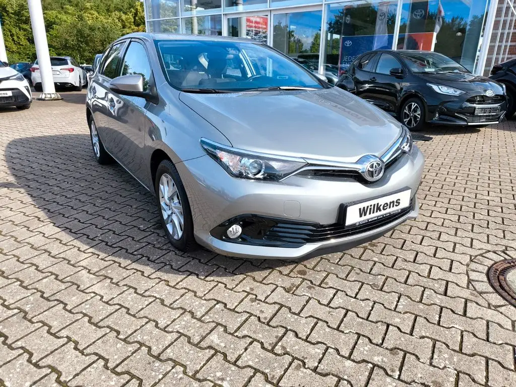 Photo 1 : Toyota Auris 2016 Petrol