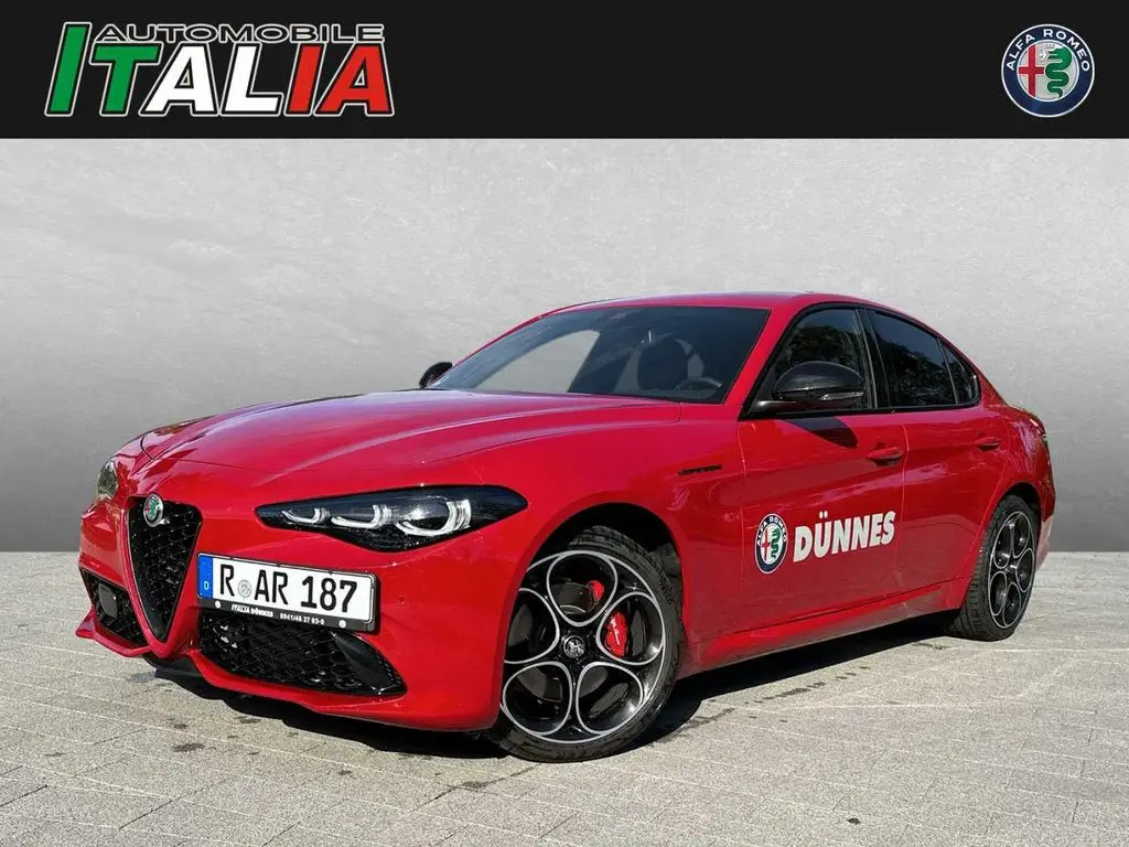 Photo 1 : Alfa Romeo Giulia 2023 Essence