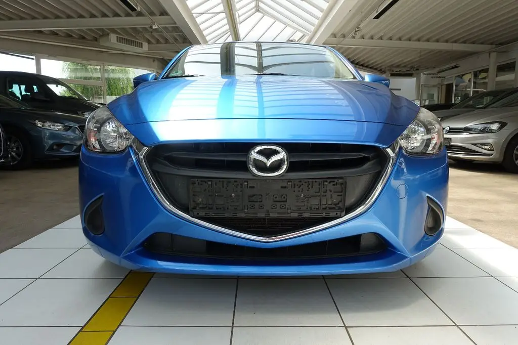 Photo 1 : Mazda 2 2016 Petrol
