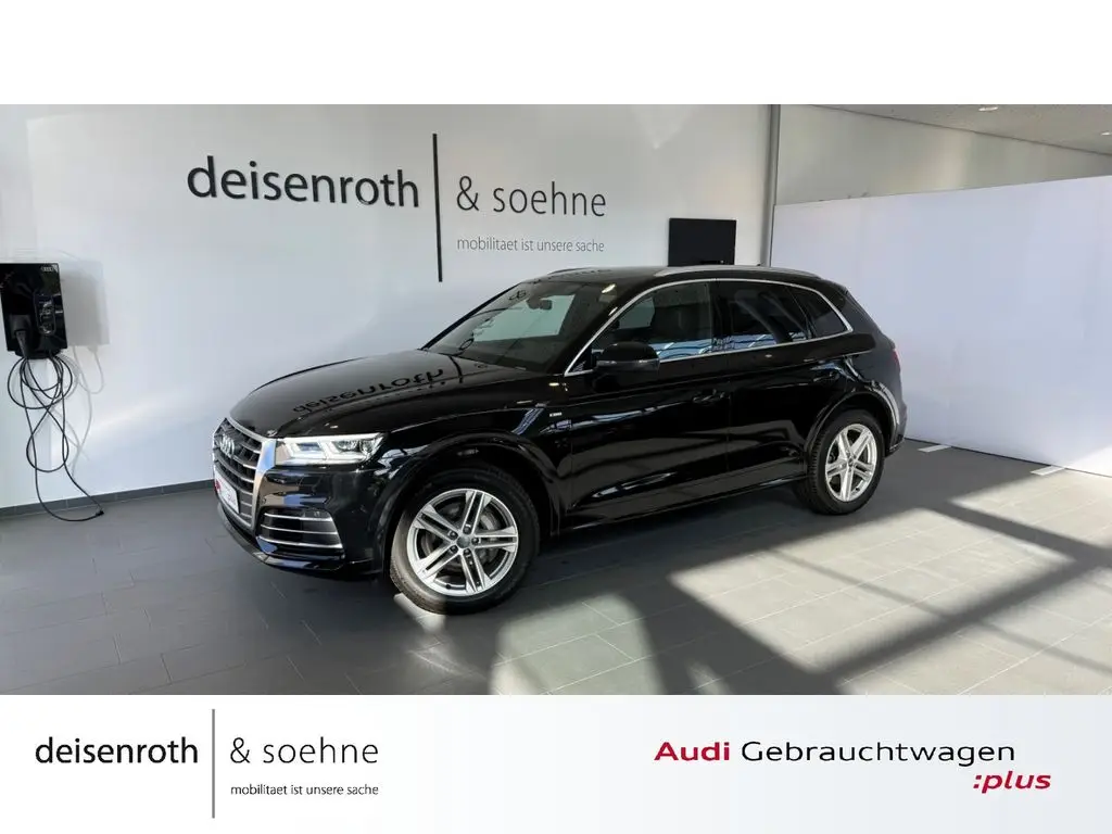 Photo 1 : Audi Q5 2021 Hybride