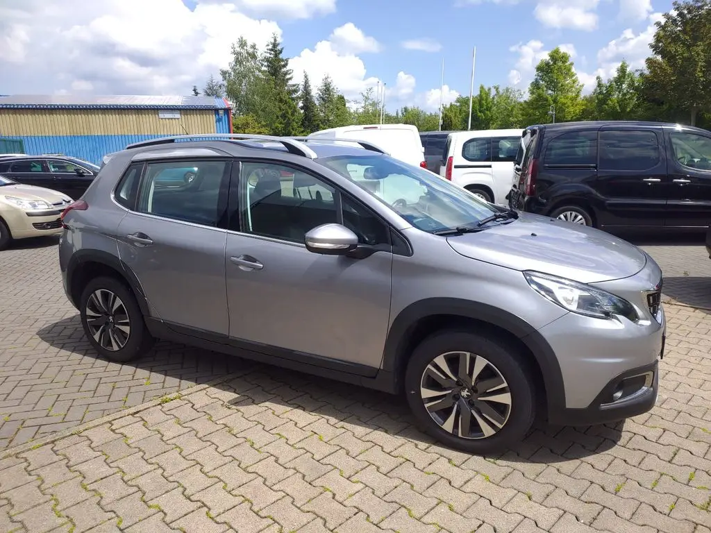 Photo 1 : Peugeot 2008 2017 Petrol