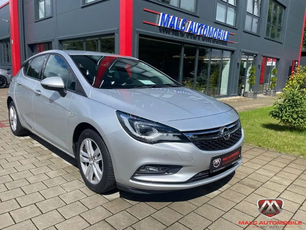 Photo 1 : Opel Astra 2018 Petrol