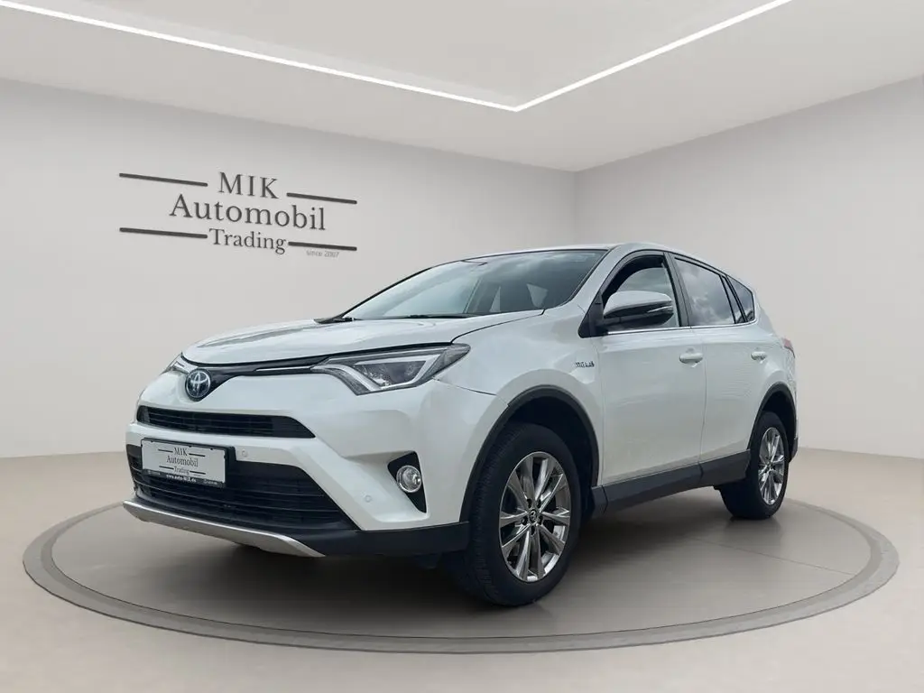 Photo 1 : Toyota Rav4 2016 Hybrid