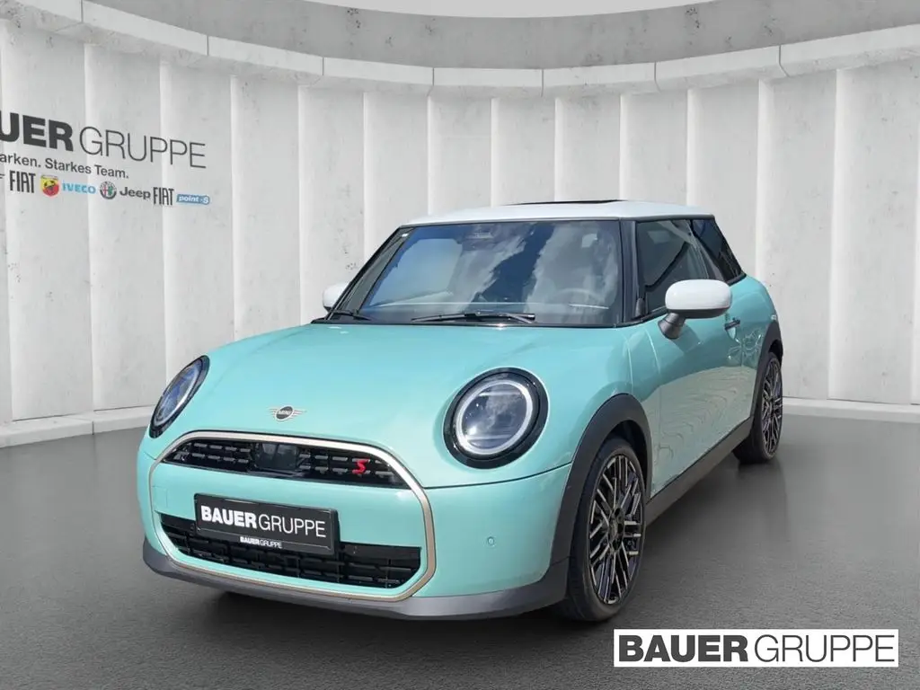 Photo 1 : Mini Cooper 2024 Petrol