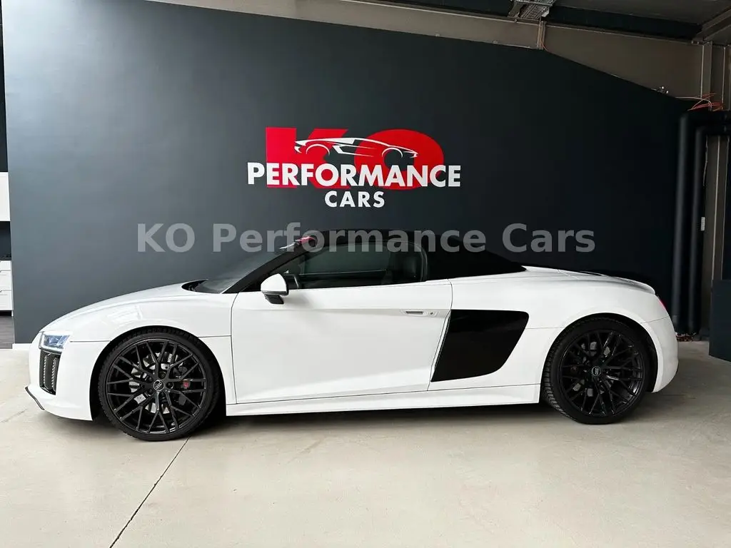 Photo 1 : Audi R8 2018 Petrol