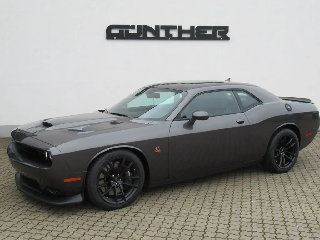 Photo 1 : Dodge Challenger 2022 Essence