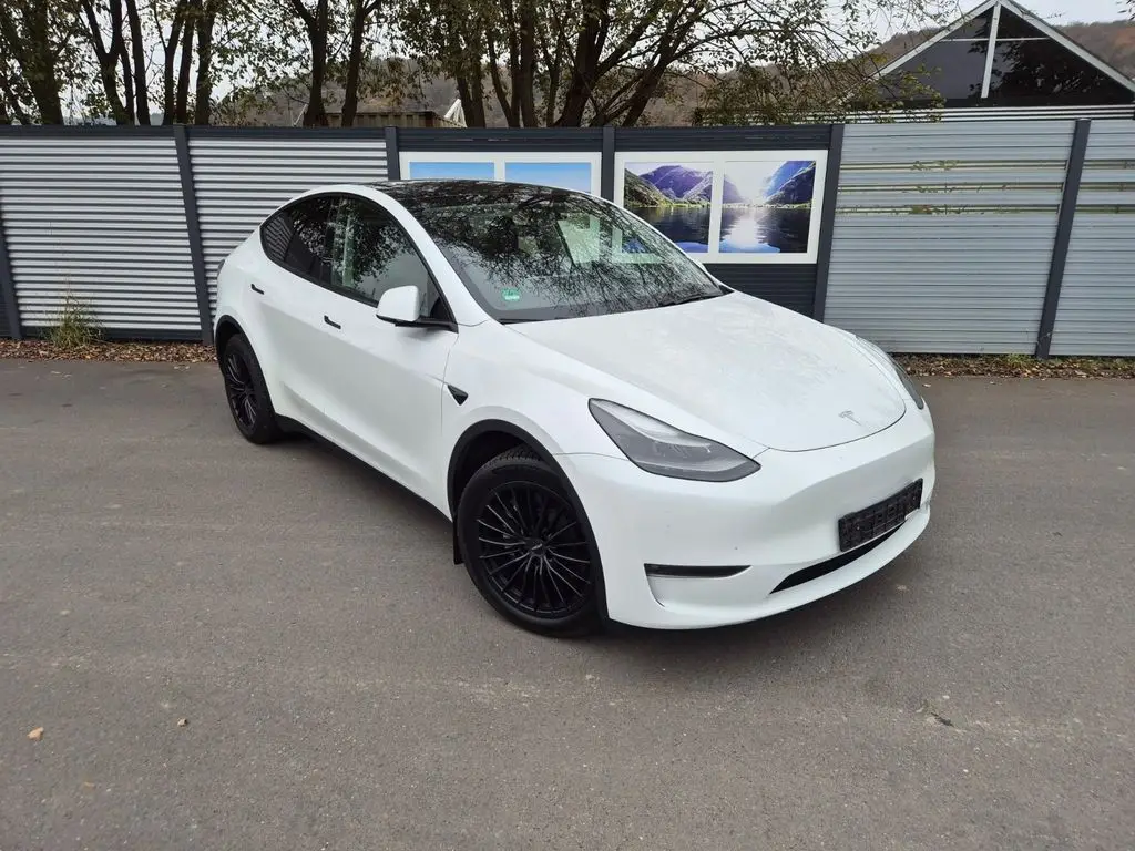 Photo 1 : Tesla Model Y 2023 Not specified