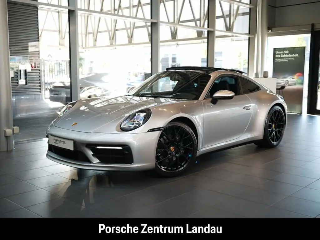 Photo 1 : Porsche 992 2023 Essence