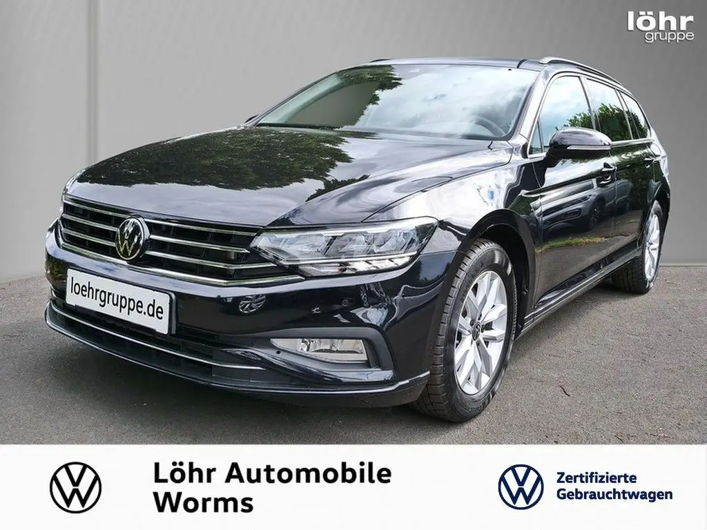 Photo 1 : Volkswagen Passat 2023 Petrol