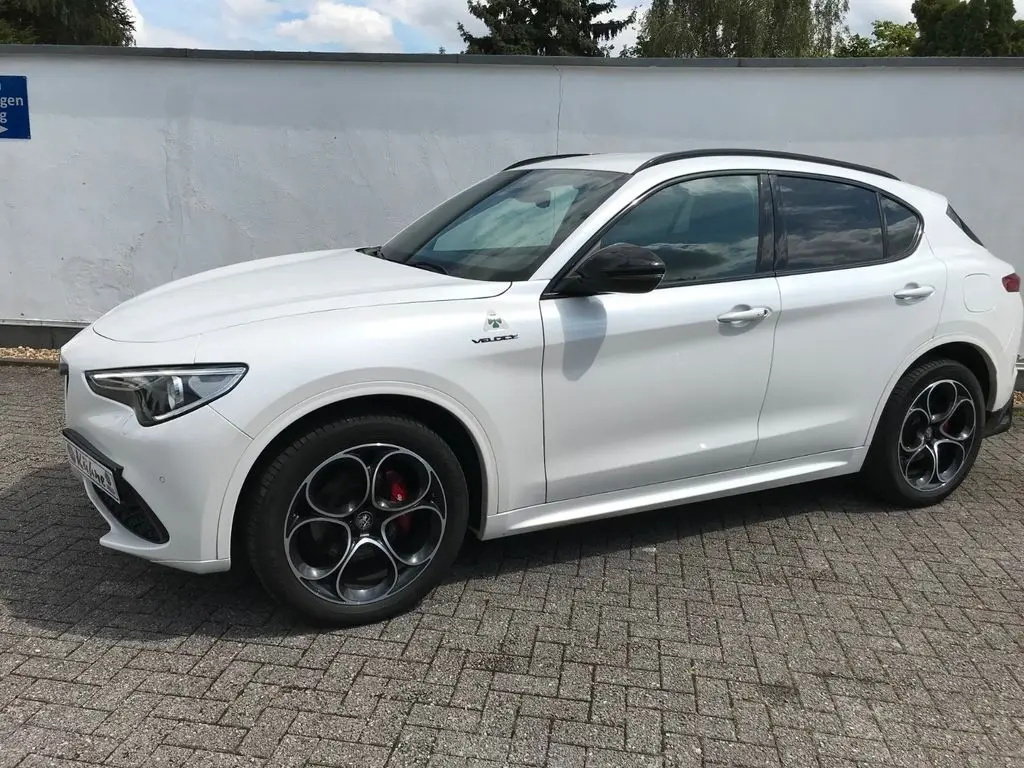 Photo 1 : Alfa Romeo Stelvio 2021 Essence