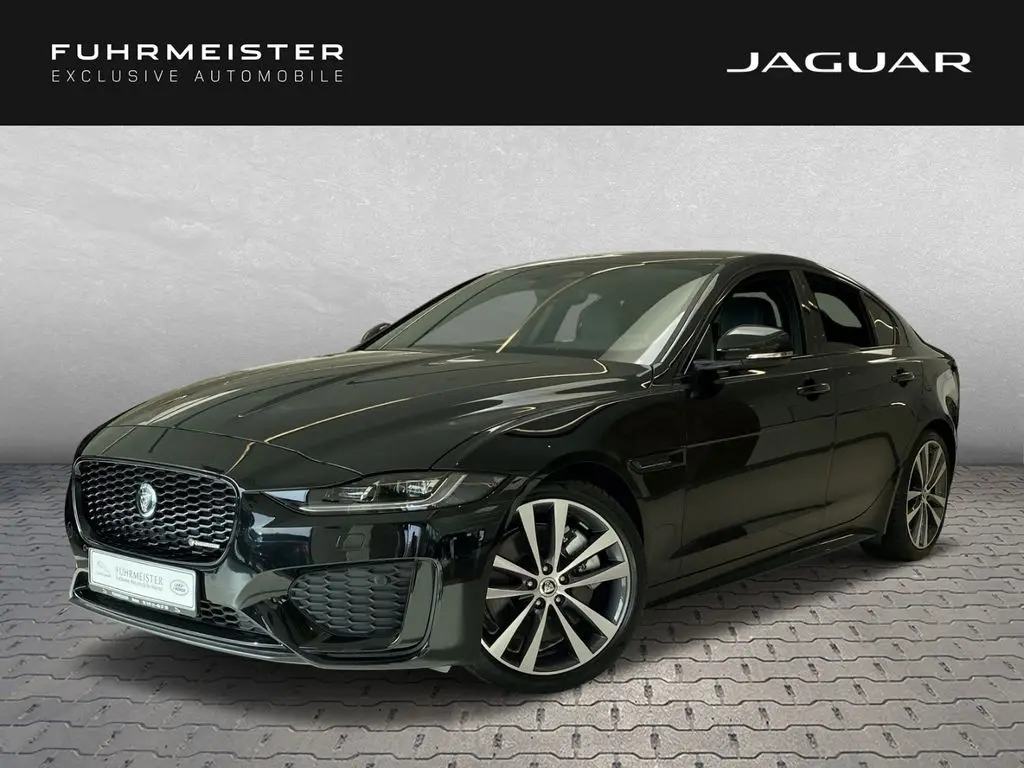 Photo 1 : Jaguar Xe 2024 Essence