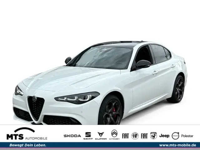 Photo 1 : Alfa Romeo Giulia 2024 Essence