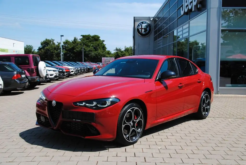 Photo 1 : Alfa Romeo Giulia 2023 Essence