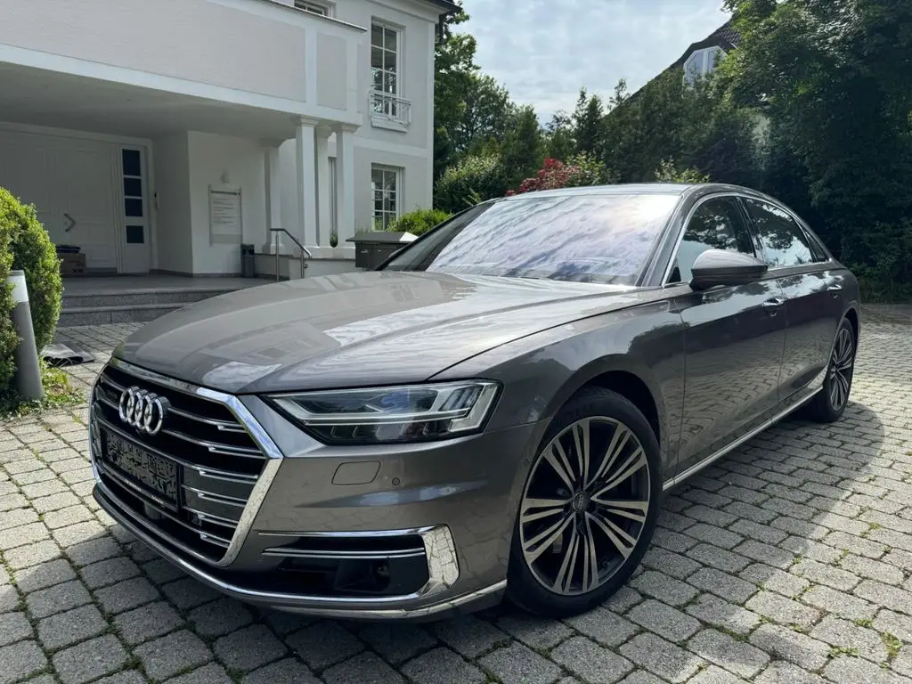 Photo 1 : Audi A8 2018 Essence