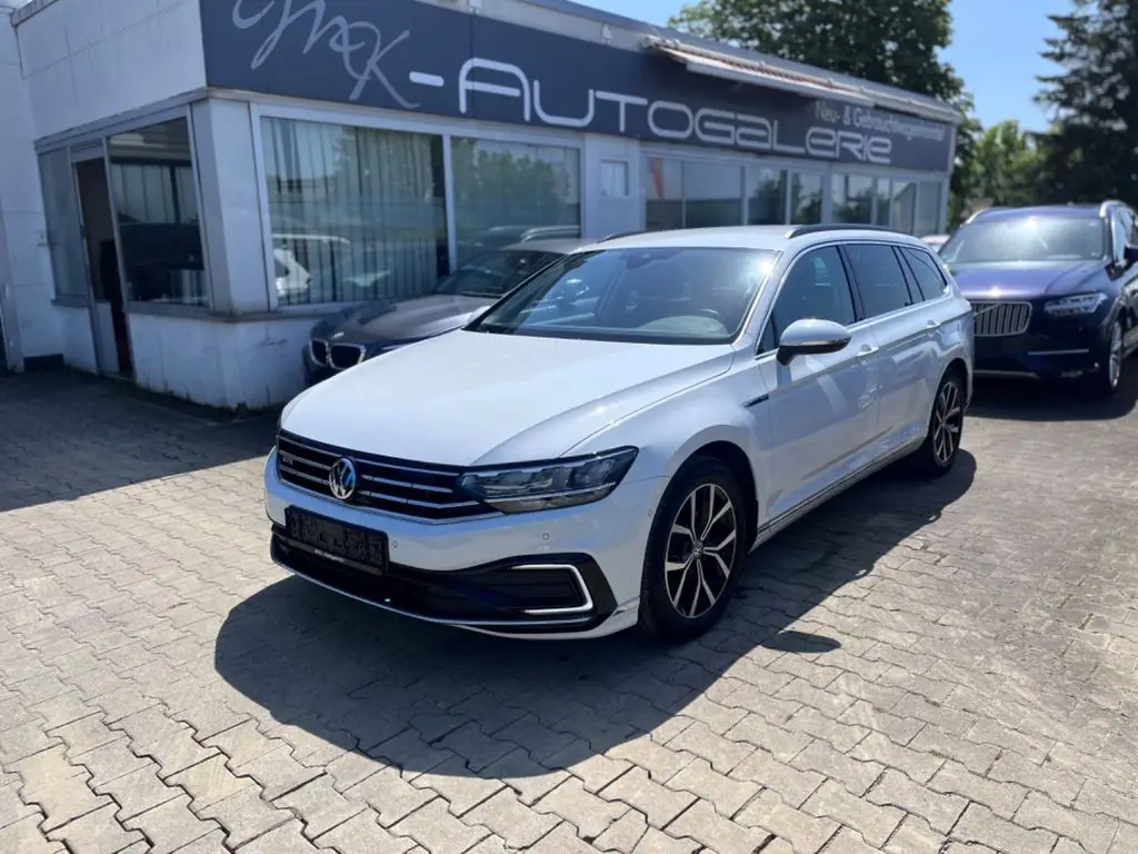 Photo 1 : Volkswagen Passat 2020 Hybrid