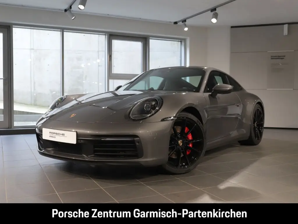 Photo 1 : Porsche 992 2023 Essence