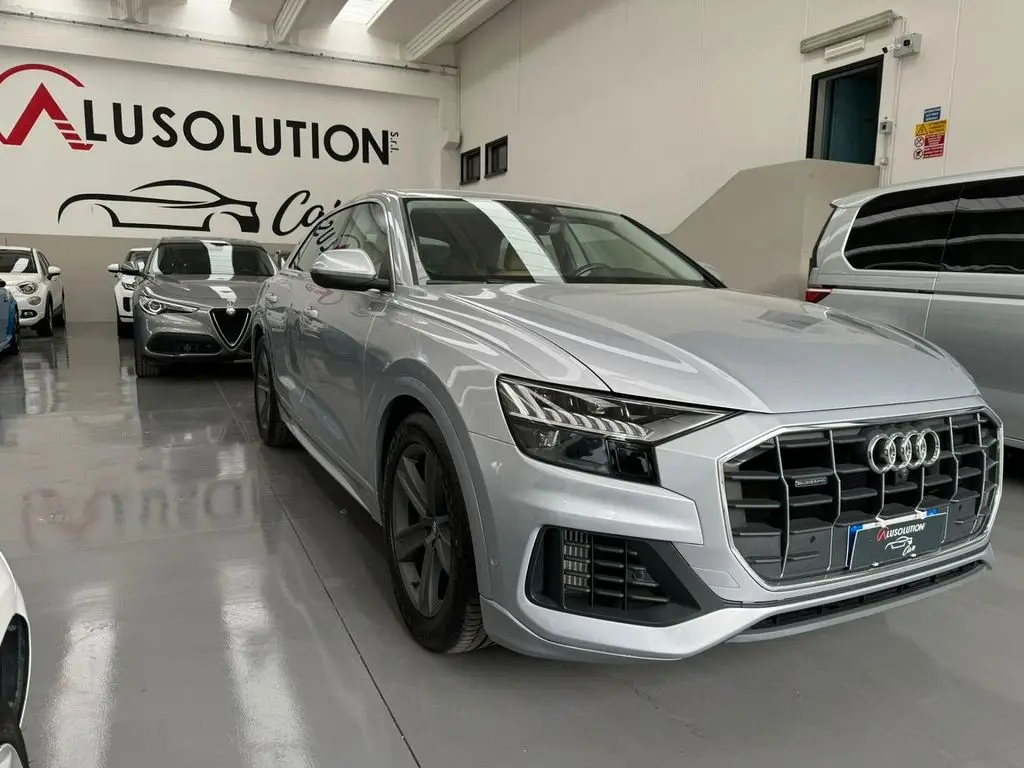 Photo 1 : Audi Q8 2019 Hybride