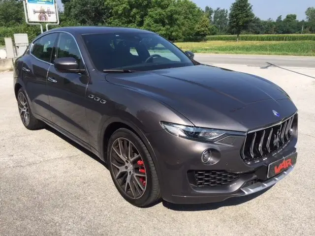 Photo 1 : Maserati Levante 2017 Essence