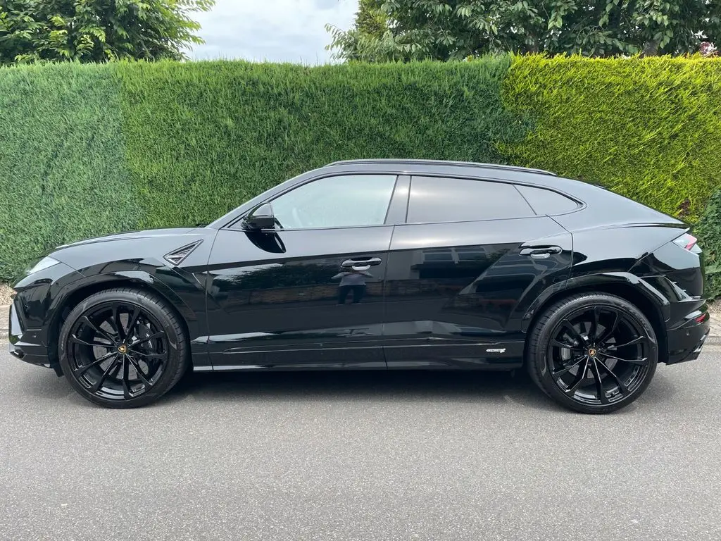 Photo 1 : Lamborghini Urus 2024 Essence