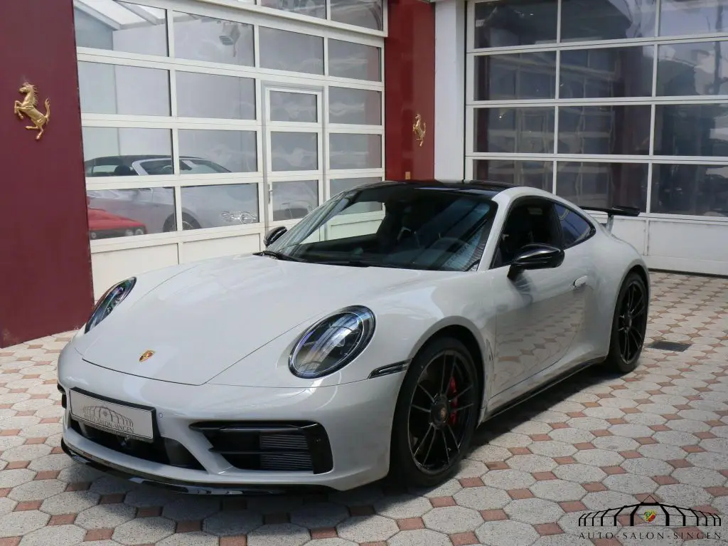 Photo 1 : Porsche 992 2024 Essence