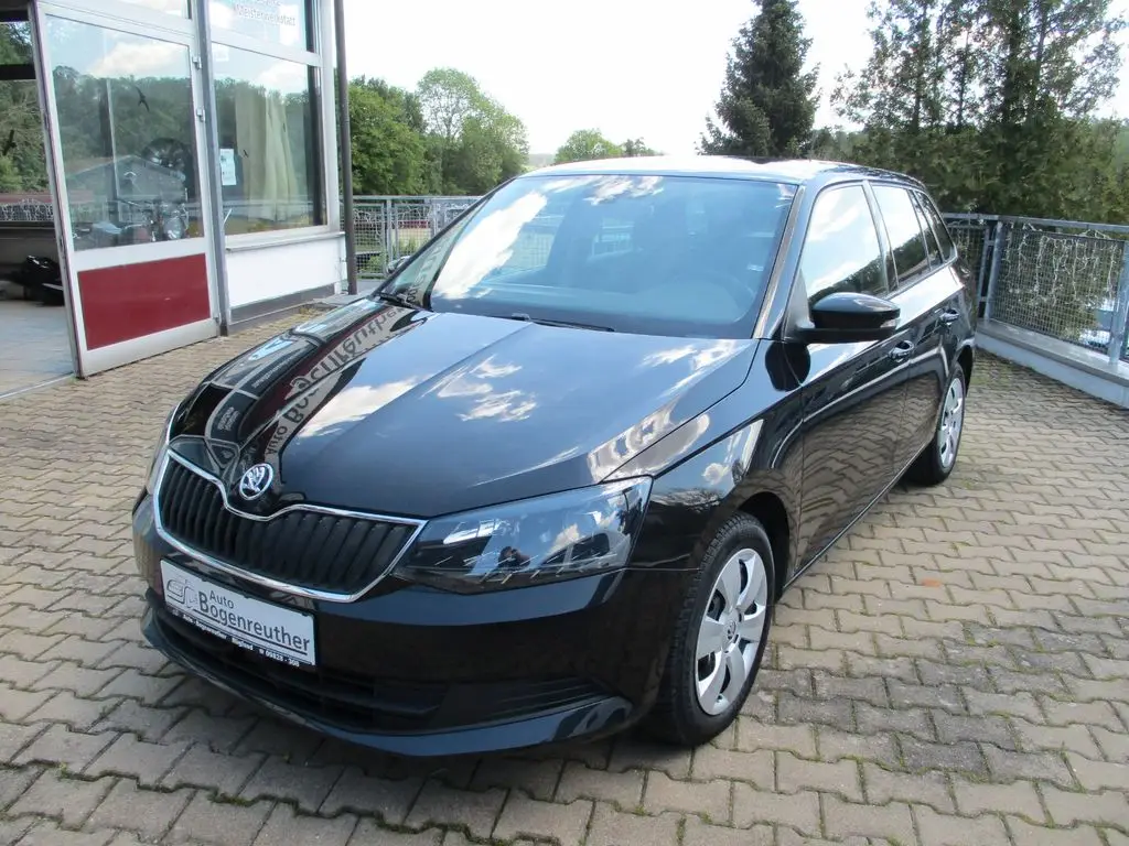 Photo 1 : Skoda Fabia 2015 Petrol