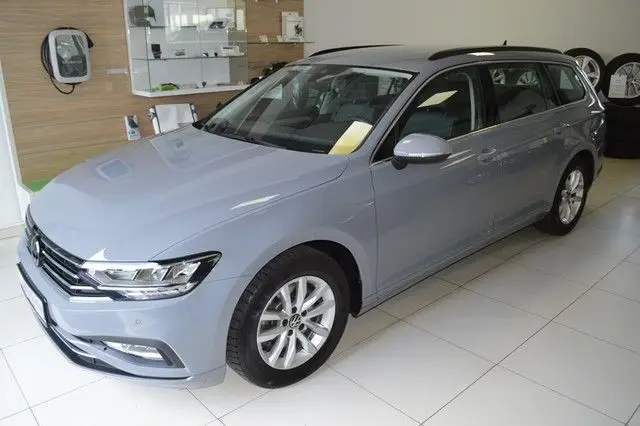 Photo 1 : Volkswagen Passat 2023 Petrol