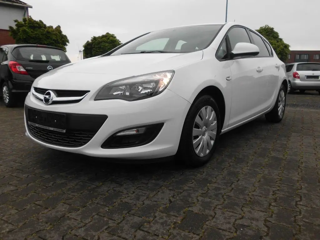 Photo 1 : Opel Astra 2015 Essence