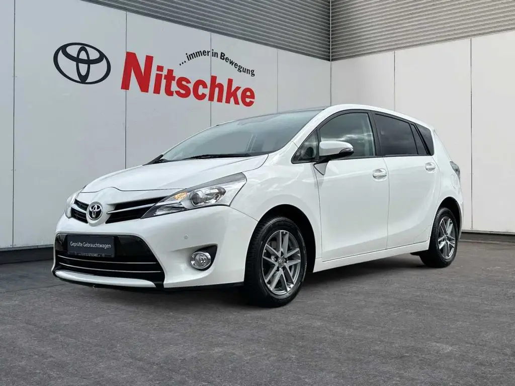 Photo 1 : Toyota Verso 2015 Petrol