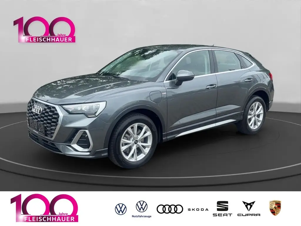 Photo 1 : Audi Q3 2022 Hybrid