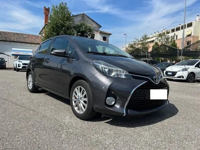 Photo 1 : Toyota Yaris 2015 Petrol