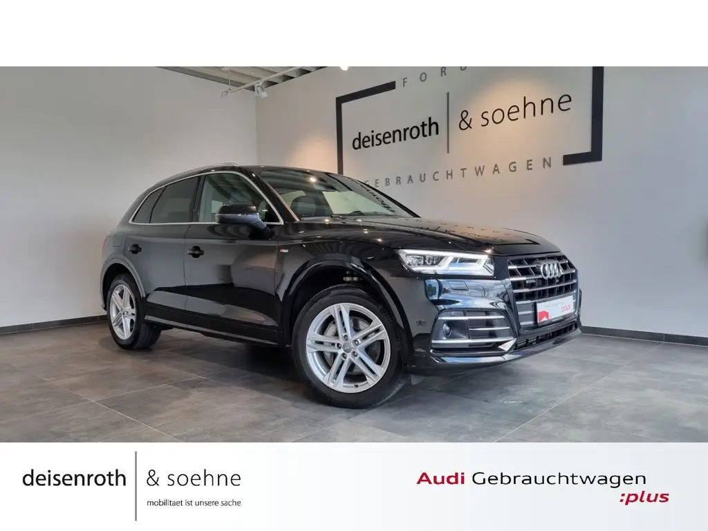 Photo 1 : Audi Q5 2020 Hybride