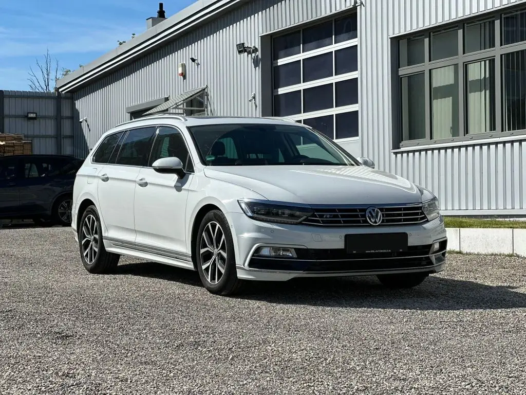 Photo 1 : Volkswagen Passat 2018 Petrol