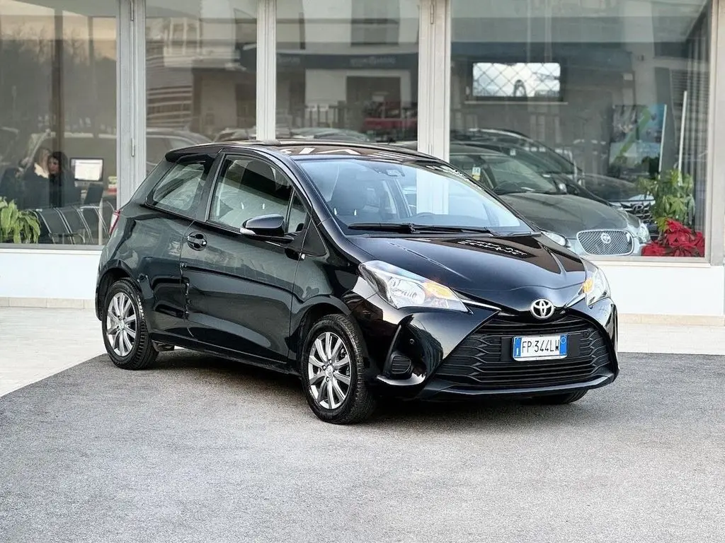 Photo 1 : Toyota Yaris 2018 Petrol