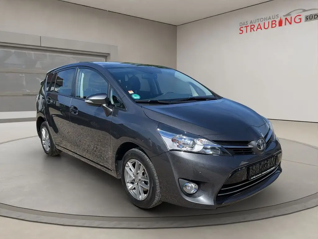 Photo 1 : Toyota Verso 2015 Essence