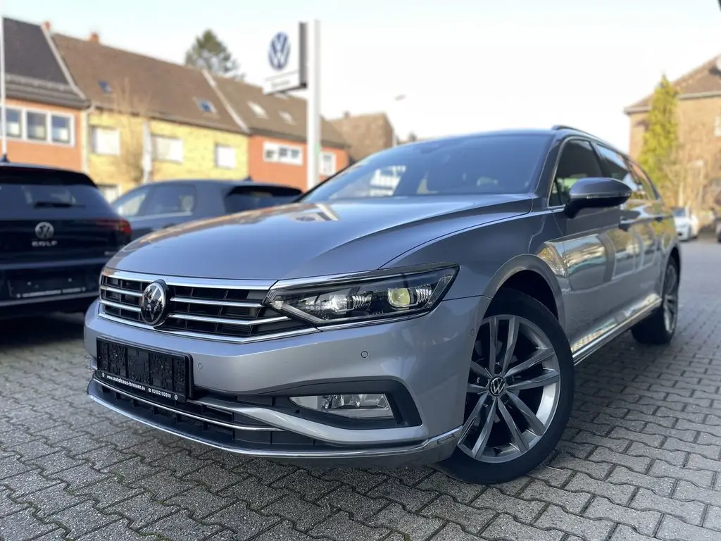 Photo 1 : Volkswagen Passat 2023 Essence