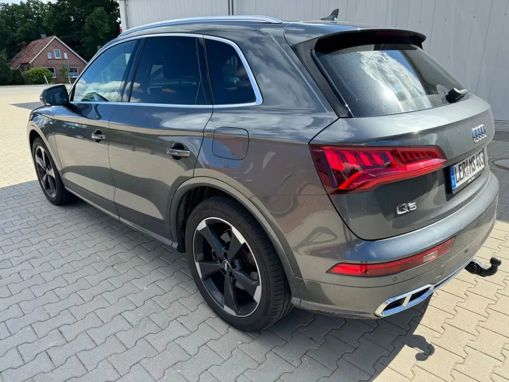 Photo 1 : Audi Q5 2020 Hybrid