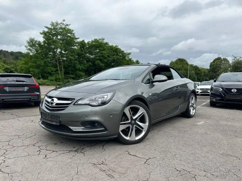 Photo 1 : Opel Cascada 2018 Petrol