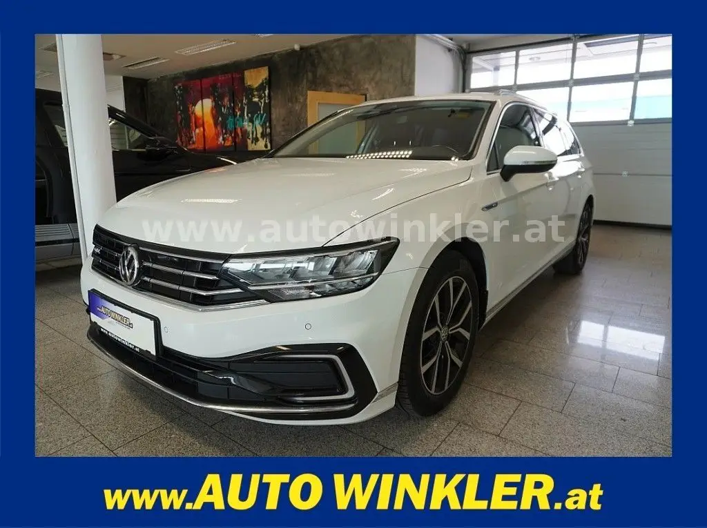 Photo 1 : Volkswagen Passat 2020 Hybride