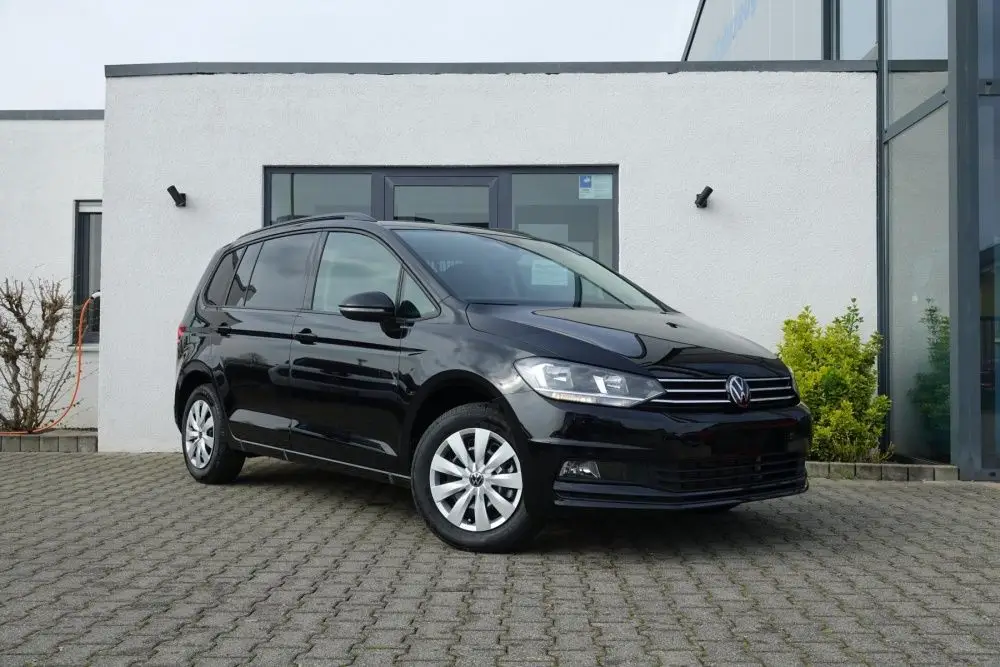 Photo 1 : Volkswagen Touran 2024 Essence