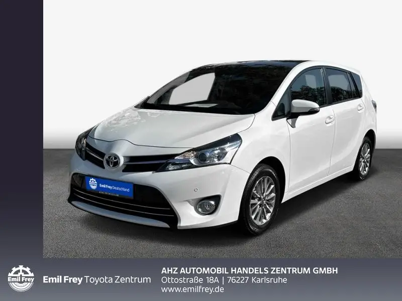 Photo 1 : Toyota Verso 2017 Petrol