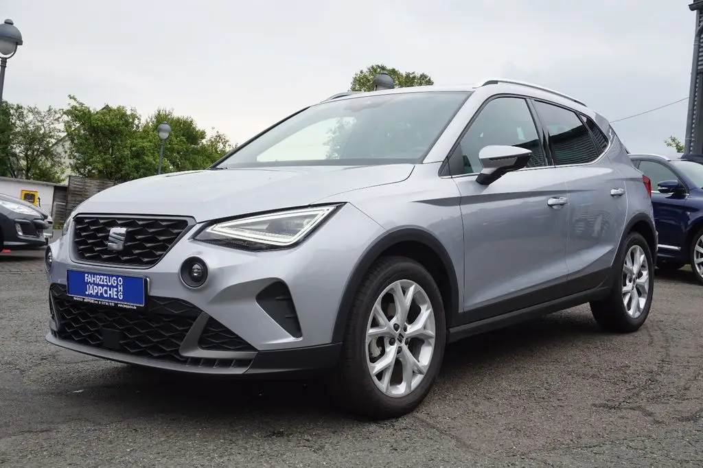 Photo 1 : Seat Arona 2023 Petrol