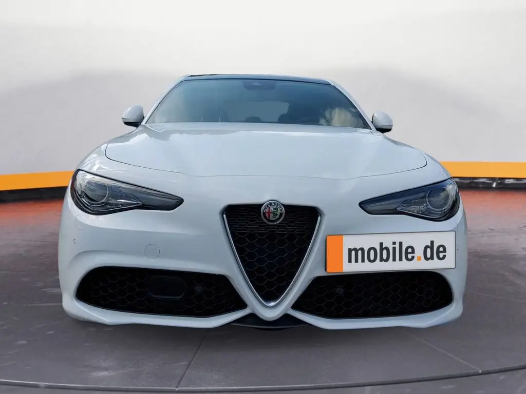 Photo 1 : Alfa Romeo Giulia 2022 Petrol