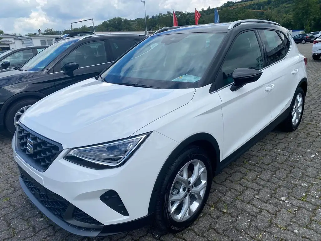 Photo 1 : Seat Arona 2024 Petrol