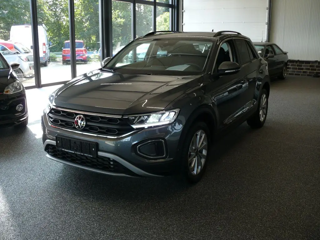 Photo 1 : Volkswagen T-roc 2023 Essence