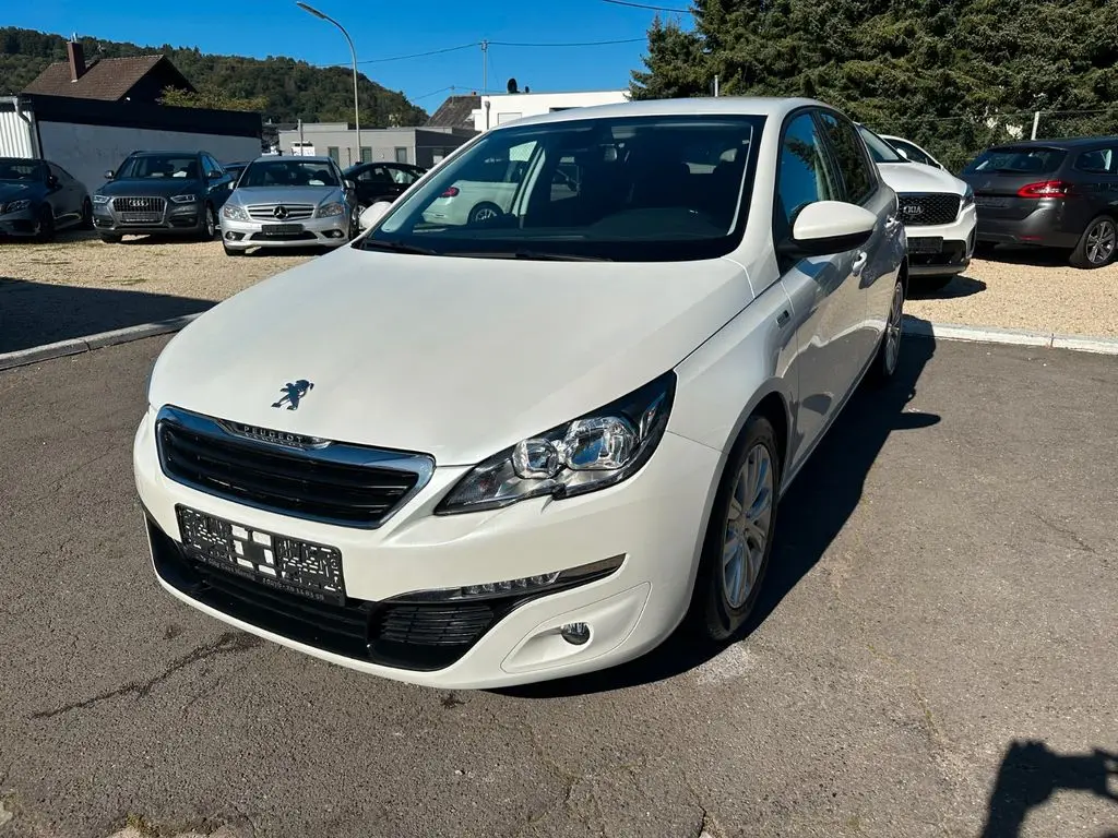 Photo 1 : Peugeot 308 2016 Petrol