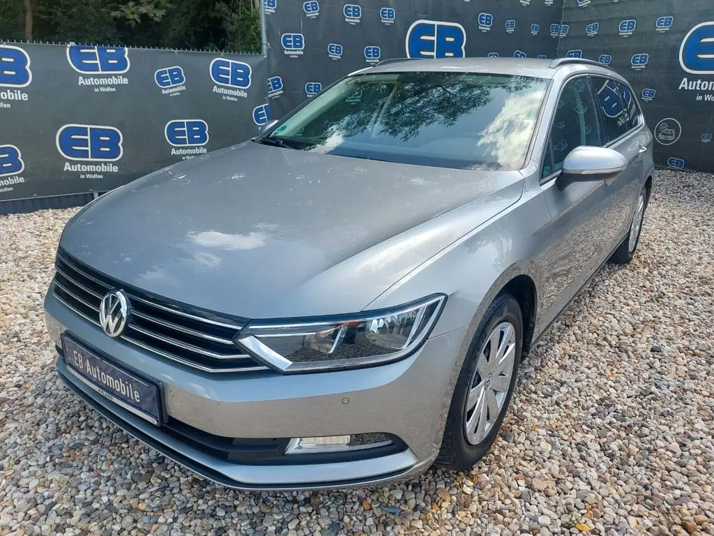 Photo 1 : Volkswagen Passat 2016 Petrol